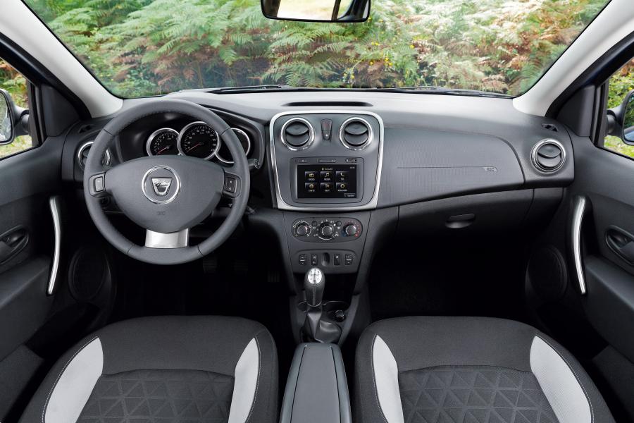 Торпедо Dacia Sandero Stepway 2012 года  (фото 24 из 52)